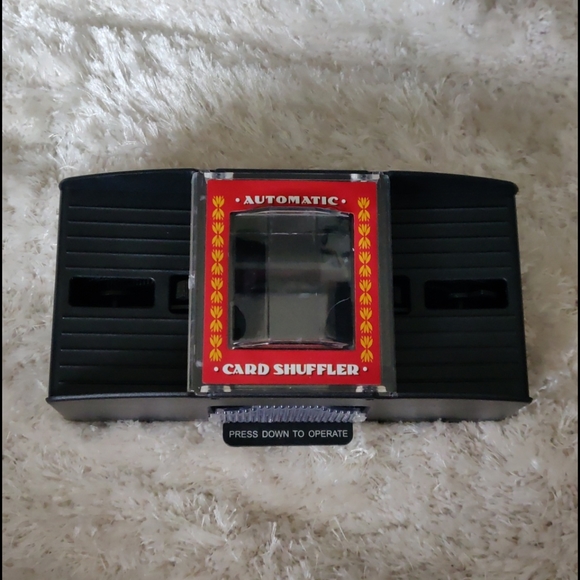 Target Other - Like new Automatic card shuffler
